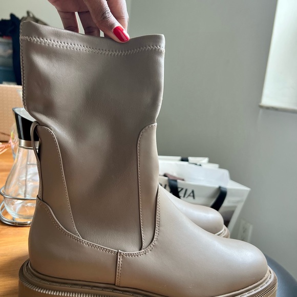 Pair of Chelsea boots NEVER worn… - Picture 4 of 8